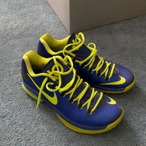 KD men’s basketball shoes. Size 8